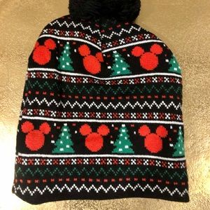 NWT DISNEY MICKEY MOUSE HOLIDAY POM BEANIE WINTER HAT